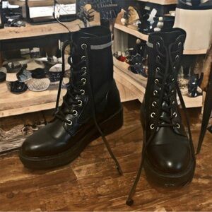 Tommy Hilfiger Women’s Combat Boots – Size 7.5M – Black Lace-Up Ankle Boots